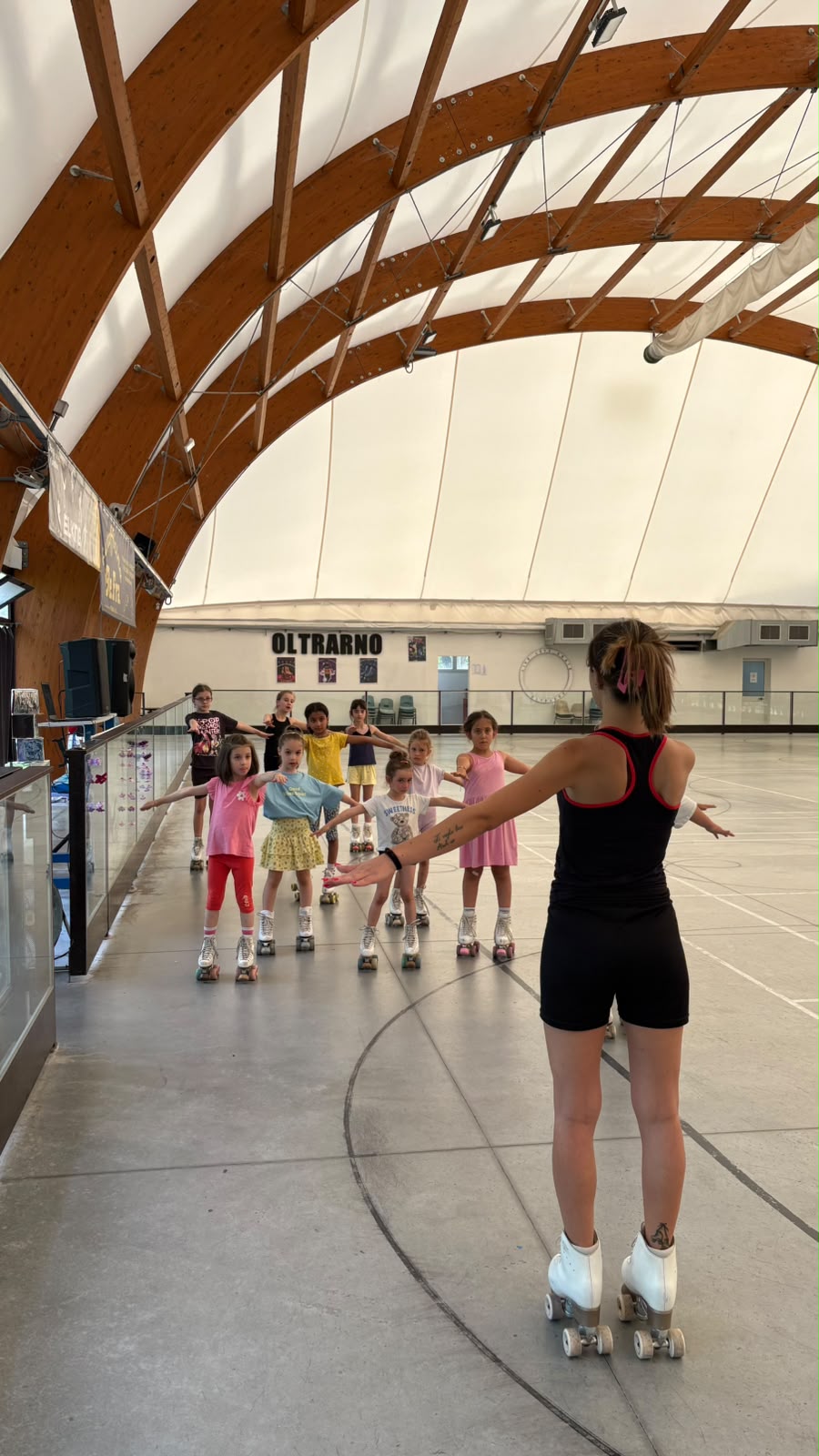 Corso di pattinaggio per bambini al PalaViola di Firenze